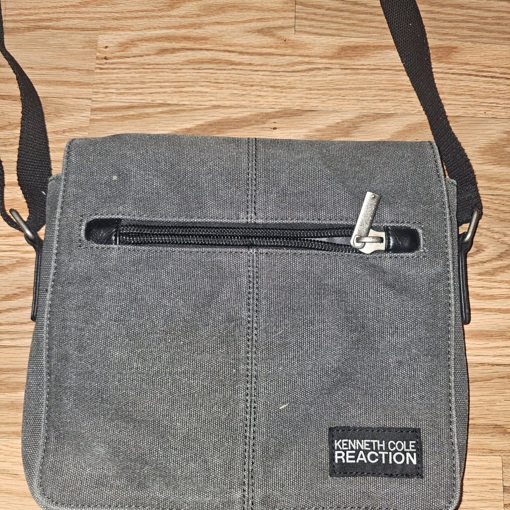 Kenneth Cole Reaction Charcoal Messenger Bag